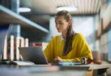 The Future of Online Learning: A 2024 Outlook with Alice Thompson and Ross Stevenson. news-14082024-162307