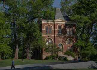 University of Virginia Halts Tours Highlighting Slavery Connections news-29082024-230424