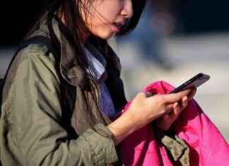 New York Mayor: Cellphone Bans in Schools Not Implemented Yet news-04092024-112758