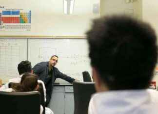 Is College Worth the Investment? Analysis of Its Value and Benefits news-03102024-232639