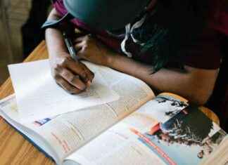 Balancing Health and Education: Strategies for Chronically Ill Students balancing-health-and-education-strategies-for-chronically-ll-students