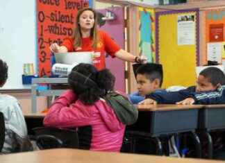 West Contra Costa School Board Cuts Staffing to Avoid Deficit west-contra-costa-school-board-cuts-staffing-to-avoid-deficit