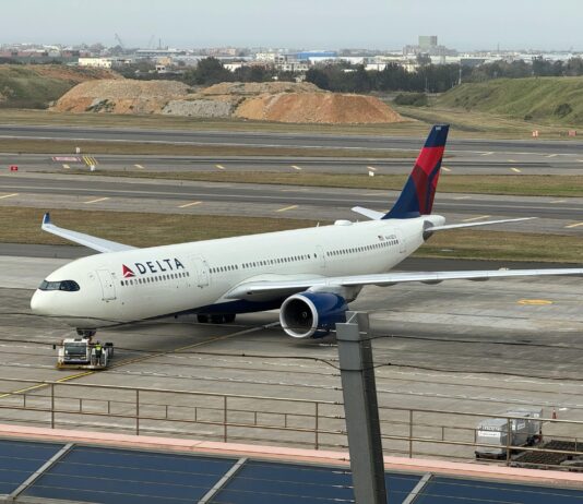Delta Flight DL275 Diverted LAX